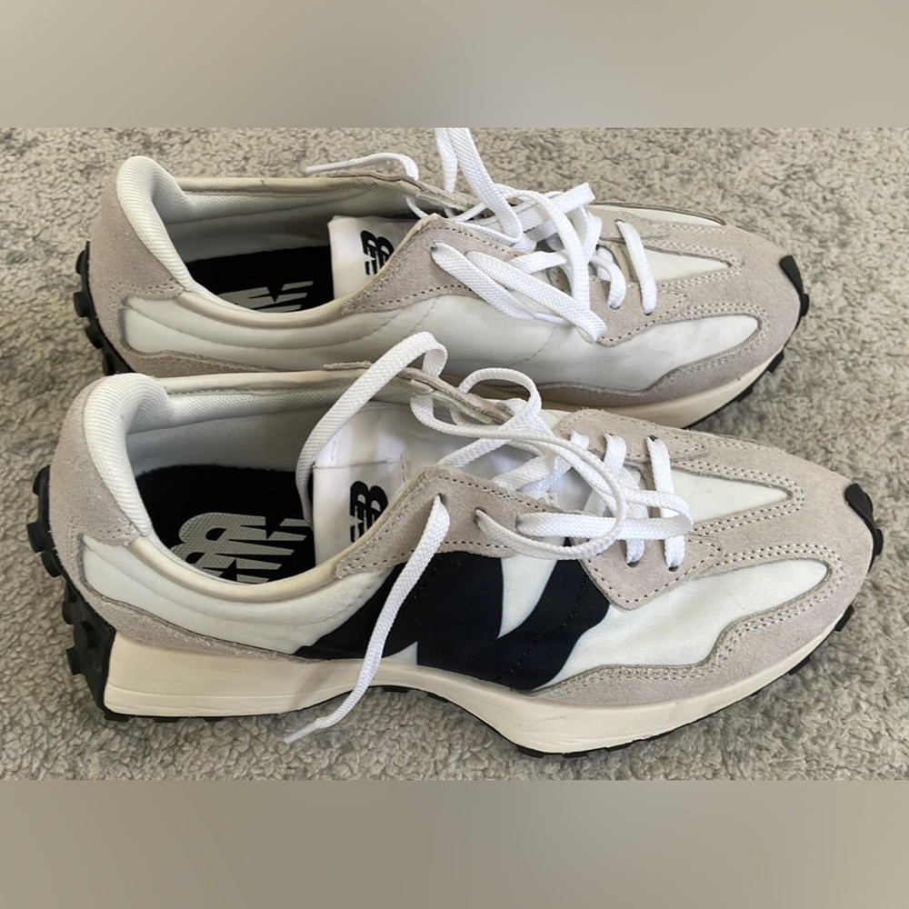 Like new new balance 327 women’s size 9 navy black white